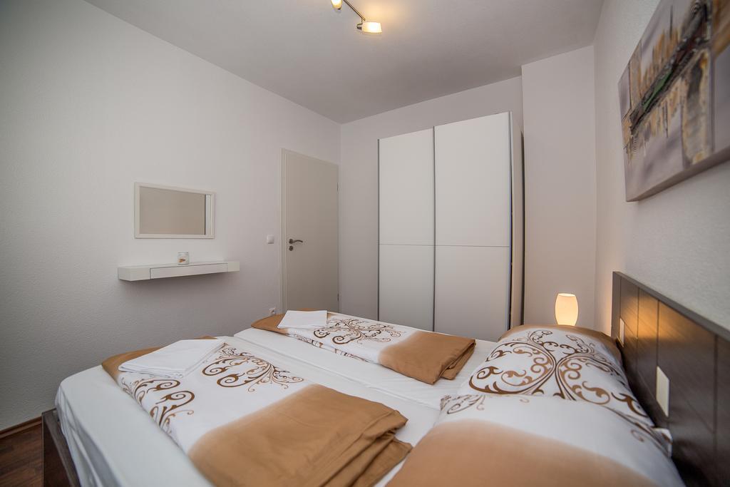 Apartments Kati Omis Bagian luar foto