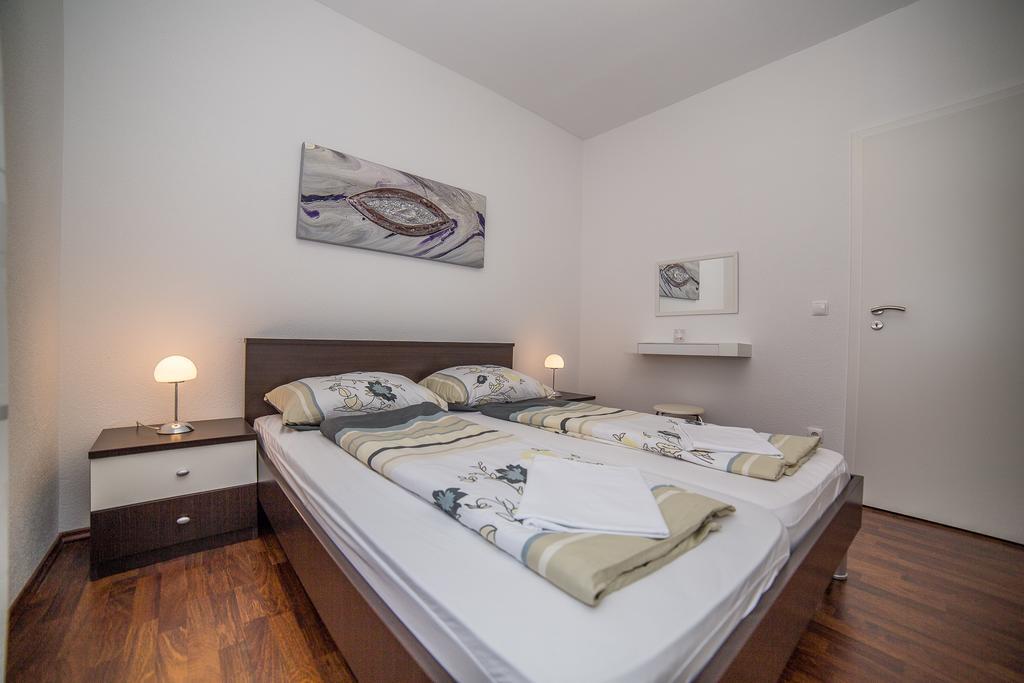 Apartments Kati Omis Bagian luar foto