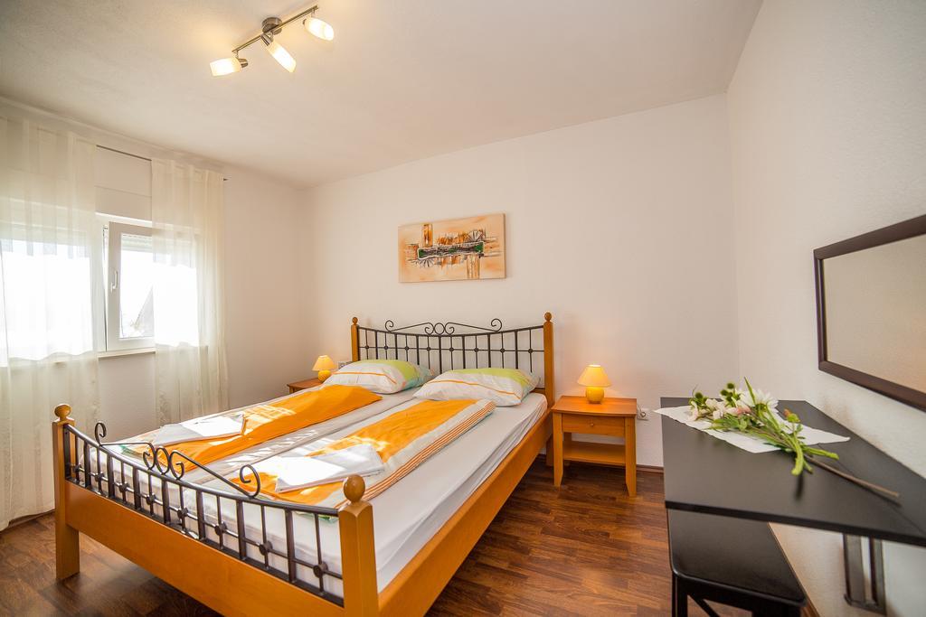 Apartments Kati Omis Bagian luar foto