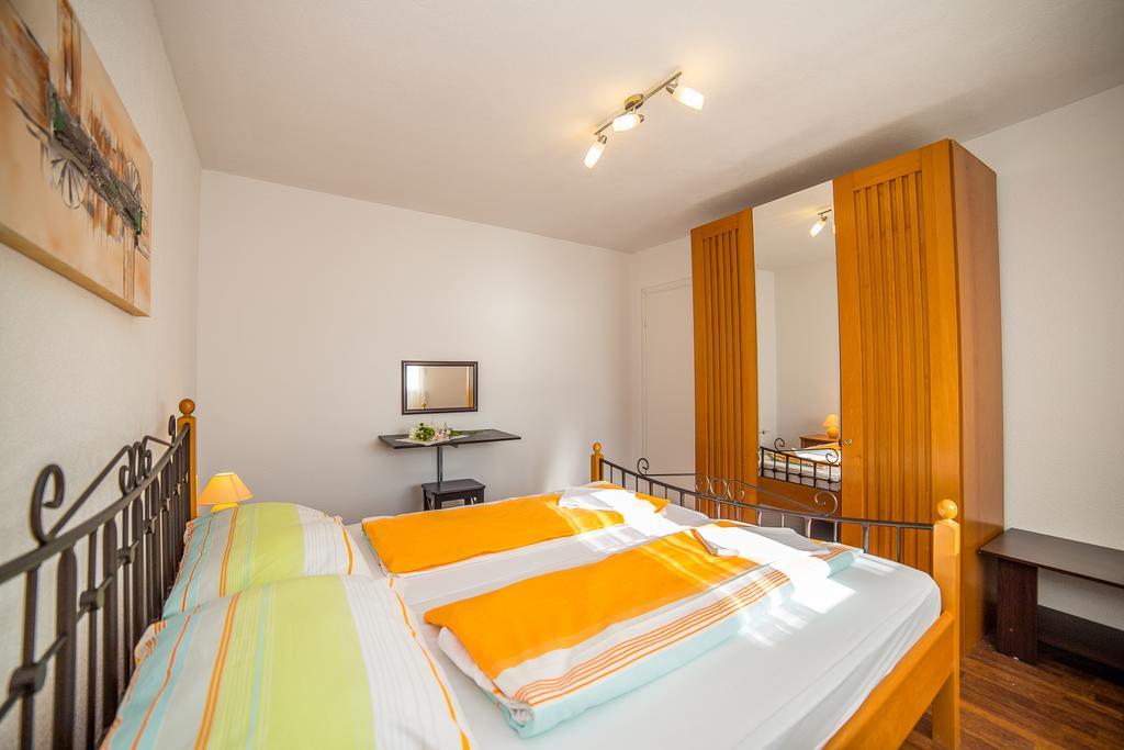 Apartments Kati Omis Bagian luar foto