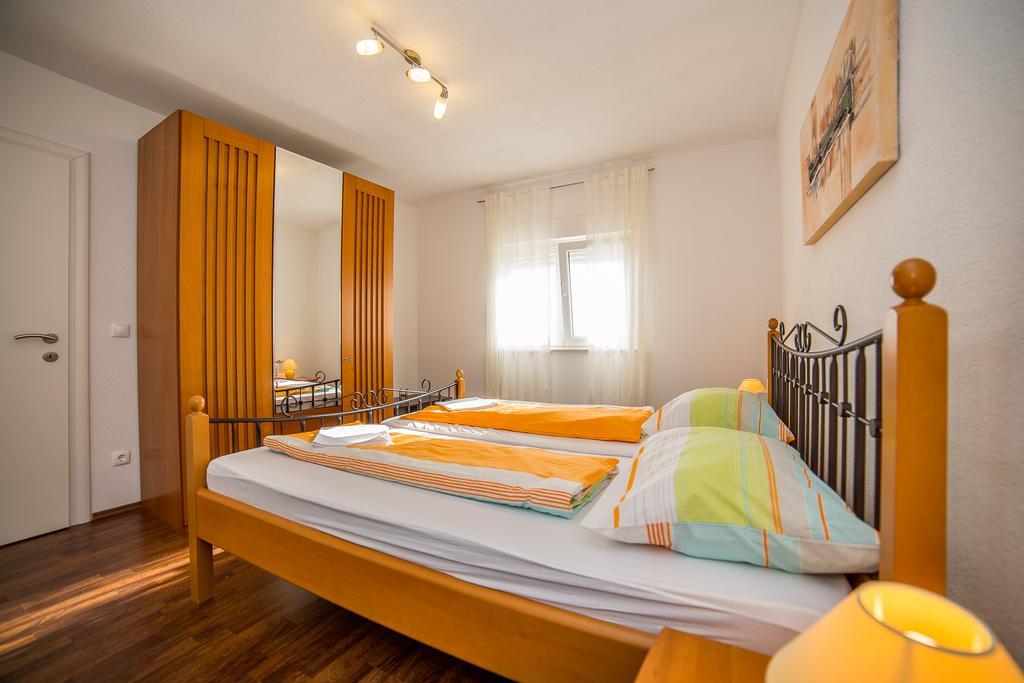 Apartments Kati Omis Bagian luar foto